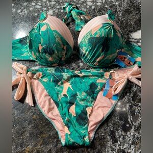 NWT Victoria’s secret’s floral bikini classic logo vintage 36D/M set